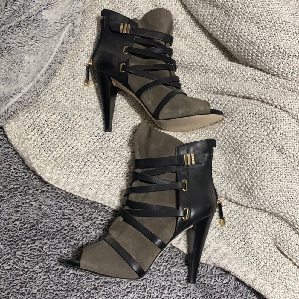 Faux suede Olive Guess Booties